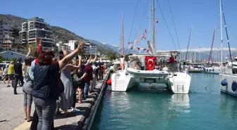 Özlem ve Özkan Şahin çifti, dünya turu yolculuğuna uğurlandı