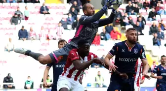 Spor Toto Süper Lig: Sivaspor: 0 Medipol Başakşehir: 1 (İlk yarı)