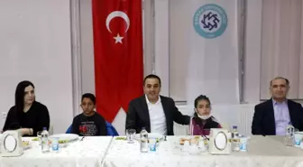 Vali Öksüz, öğrencilerle iftarda buluştu