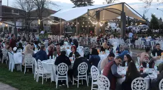 Bin çalışan ve aileleri iftarda bir araya geldi