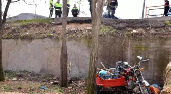 3 metrelik boşluğa düşen motosikletteki karı-koca yaralandı