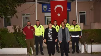 Başkan Erdem, gece nöbeti tutan polisleri unutmadı