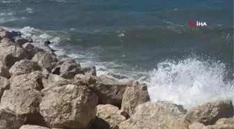 Fırtına Van Gölü'nü coşturdu