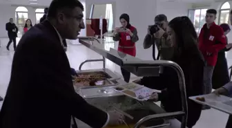 Her gün 2 bin öğrenci iftarda bir araya geliyor