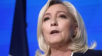 Le Pen: 'Kamusal alanda başörtüsü takılmasını yasaklayan bir yasa tasarısı hazırladık'