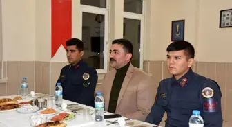 Son dakika haberi | Vali Tekbıyıkoğlu, jandarma personeliyle sahur yaptı