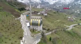 İLGİNÇ MİMARİLİ CAMİ İBADETE AÇILDI