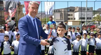 Marmaris'te minik futbolcular spora ara vermedi