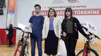 'Sağlık İçin Pedalla' sloganıyla gençlere 500 bisiklet dağıtıldı