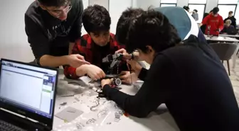 Başakşehirli gençler geleceğin robotlarını tasarlıyor