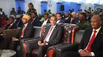 Somali'de yeni seçilen vekiller yemin etmeye başladı