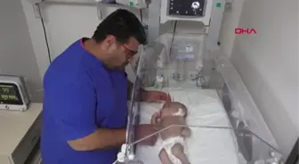 KAFASI BÜYÜYEN 2 HAFTALIK BEBEĞE ENDOSKOPİK AMELİYAT