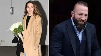 Sahneye çıkan Aslı Enver'e sevgilisi Önder Öztarhan'dan beyaz gül jesti