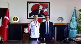 Şampiyon sporcudan, Rektör Prof. Dr. İlter Kuş'a ziyaret