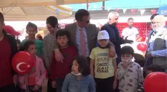 Silifke'de otizmli çocuklar lunaparkta eğlendi