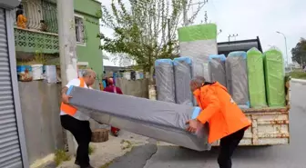 Tarsus'ta evi yanan 8 aileye eşya desteği