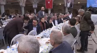 Eski TBMM Başkanı Arınç AK Parti İl Başkanlığının iftar programına katıldı