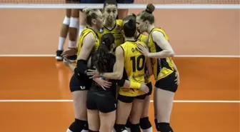 Son Dakika: Kupa Voley finalinde VakıfBank, Fenerbahçe Opet'i 3-2 mağlup ederek şampiyon oldu