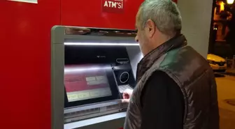 Taksici insanlık dersi verdi! ATM'de bulduğu parayı anında polis merkezine götürdü