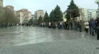 Ukrayna'da 'Yılan Adası Direnişi' konulu pulu almak için halk kuyruğa girdi