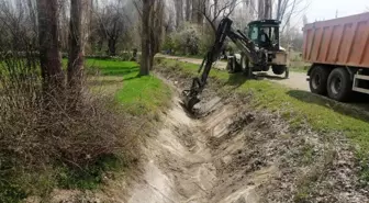 Kütahya'daki sulama kanallarında temizlik