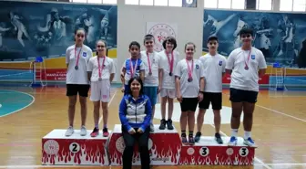 Yunusemreli badmintonculardan 23 Nisan turnuvasında 23 madalya