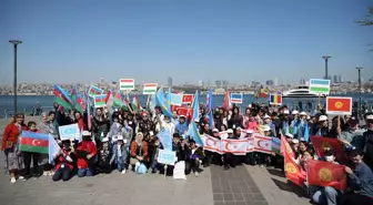 9 ülkeden gelen 100 çocuk, İstanbul Boğazı'nın keyfini çıkardı