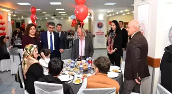 Vali Gürel koruyucu aileler ve çocuklarla iftarda bir araya geldi