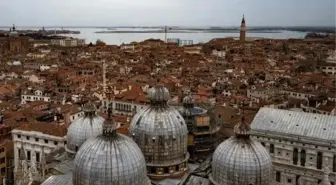 Venedik'e günübirlik ziyaretler için rezervasyon ve 'ayakbastı' ücreti şartı getirilecek