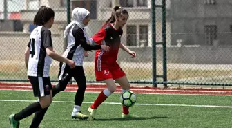 Büyükşehir Belediyesi Kadın Futbol Takımı'ndan 11 gollü skor