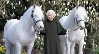 Kraliçe 2. Elizabeth... 96 YAŞ POZU!