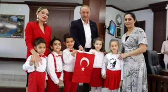 Didimli miniklerden Başkan Atabay'a sürpriz ziyaret