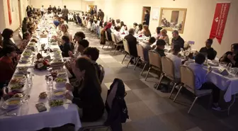 İzmir protokolü Sevgi Evleri'ndeki çocuklarla iftarda buluştu