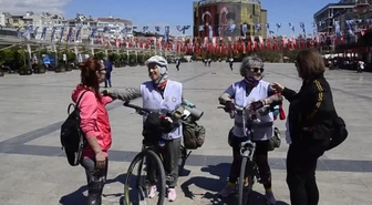Kansere dikkati çekmek için bisikletle yola çıkan iki kadın, Denizli'de