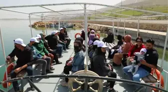 Öğrenciler Akdamar Adası'nı gezdi