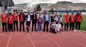 Özel sporcular, atletizmde kıyasıya yarıştı