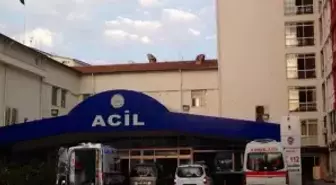 Kendisinden ayrılmak isteyen kadını, çocuklarının çığlıklarına aldırış etmeden 5 kez bıçakladı