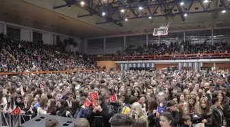 Buray, Kosova'da konser verdi