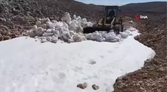 Mersin'de hem kar çilesi hem deniz keyfi