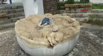 AHMET TANER KIŞLALI ANISINA YAPILAN 'FİKİR SAĞLIĞI HEYKELİ'NE SALDIRI