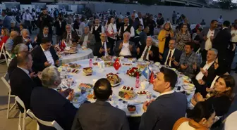 AK Parti İzmir İl Başkanlığı tarafından vefa iftarı düzenlendi