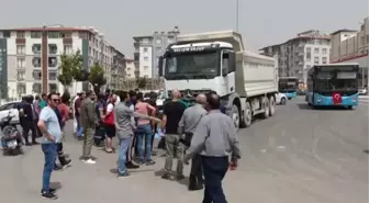 Son dakika haberleri: Kamyonun altında kalan motosikletin sürücüsü hayatını kaybetti