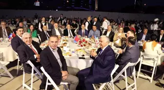 AK Parti İzmir'den 'Dünden Bugüne Yol Arkadaşlarımızla Vefa İftarı' programı