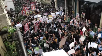 Taksim'de toplanan kalabalık, Gezi Parkı davasında çıkan kararları protesto etti