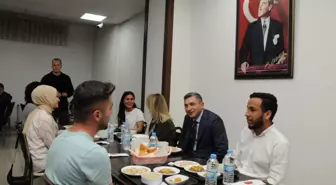 Vali Şahin ve Rektör Demir öğrencilerle iftar yemeğinde bir araya geldi