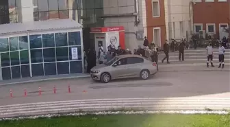 Doğumhaneye yetişemeyen kadın hastane bahçesinde doğurdu! O anlar kamerada