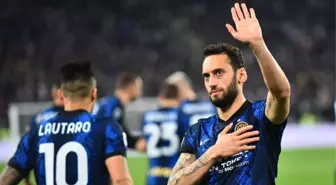 Inter, kendi eliyle şampiyonluğu bırakıyor! Hakan Çalhanoğlu hayatı boyunca bu yenilgiyi unutamayacak