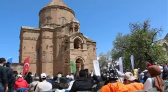 AKDAMAR ADASI'NDA BADEM ÇİÇEĞİ FESTİVALİ