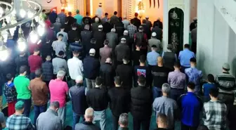 Erdek'te Kadir Gecesi Piri Reis Camii doldu taştı