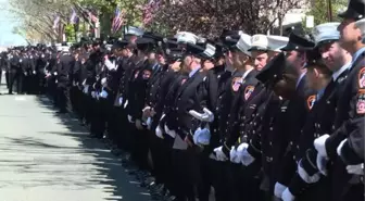 New York'taki yangında ölen itfaiyecinin cenazesine binlerce kişi katıldı